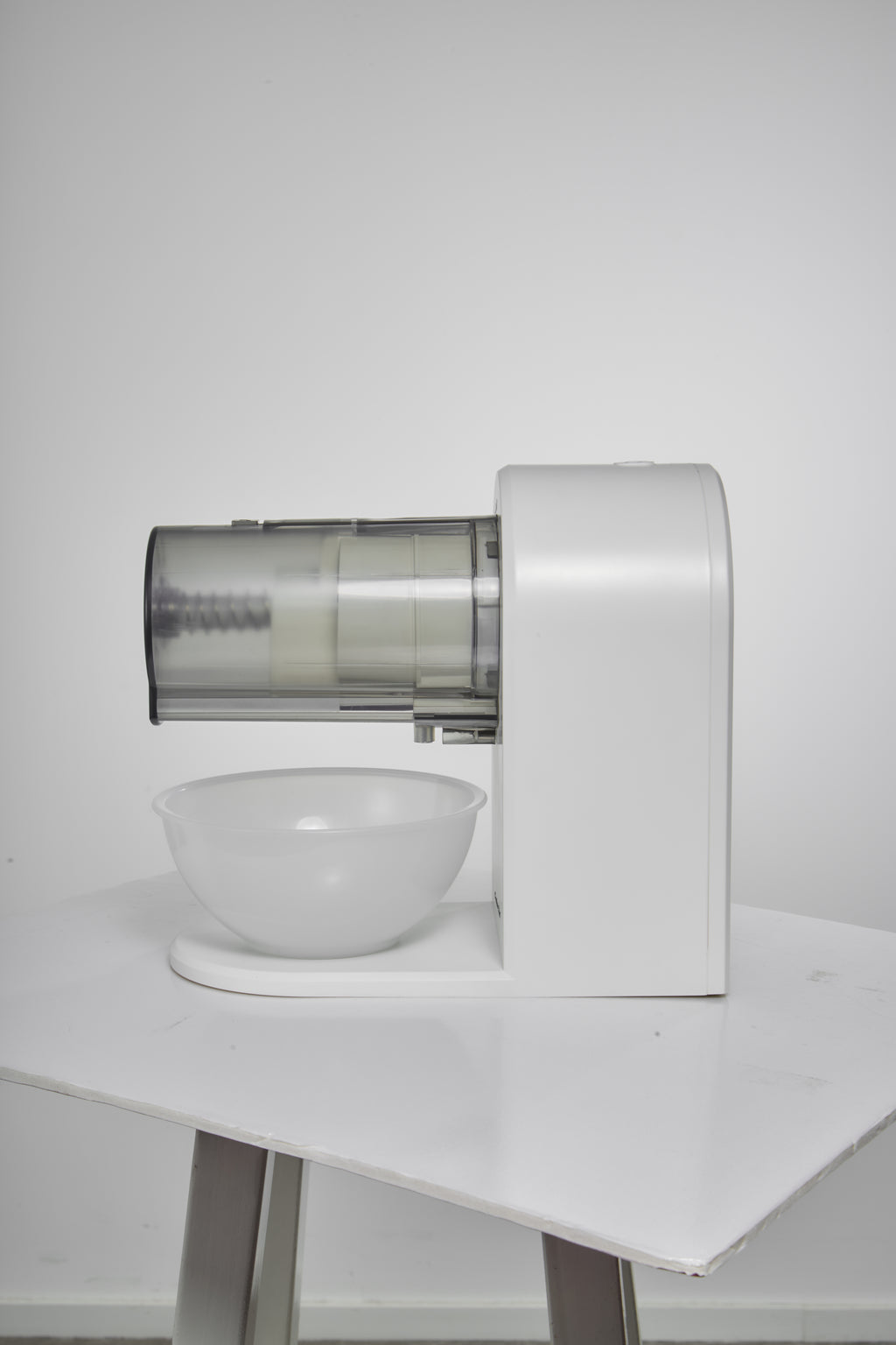 Genius Chef Snow Cone Shaved Ice Machine Electric Ice Shaver Machine with 2 Usable Plastic Ice Mold